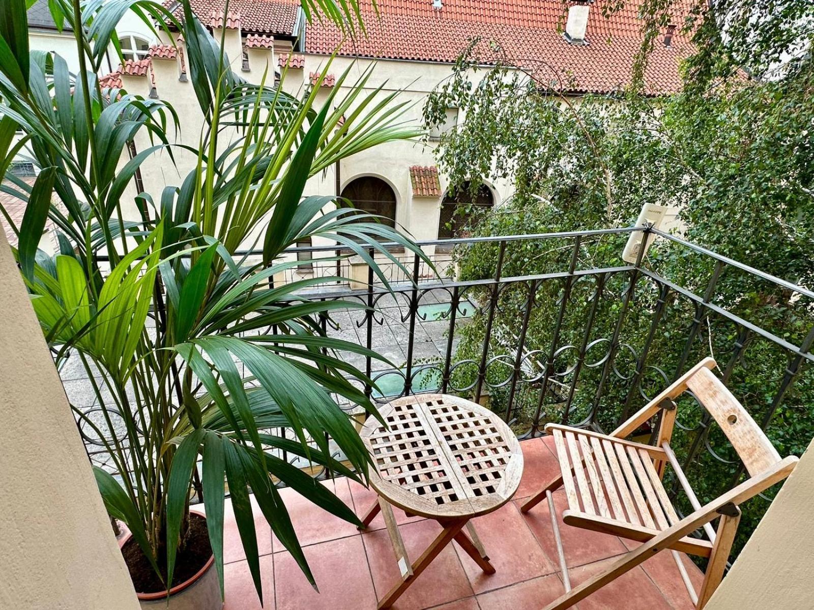 Apartment Siroka 14 Praag Buitenkant foto